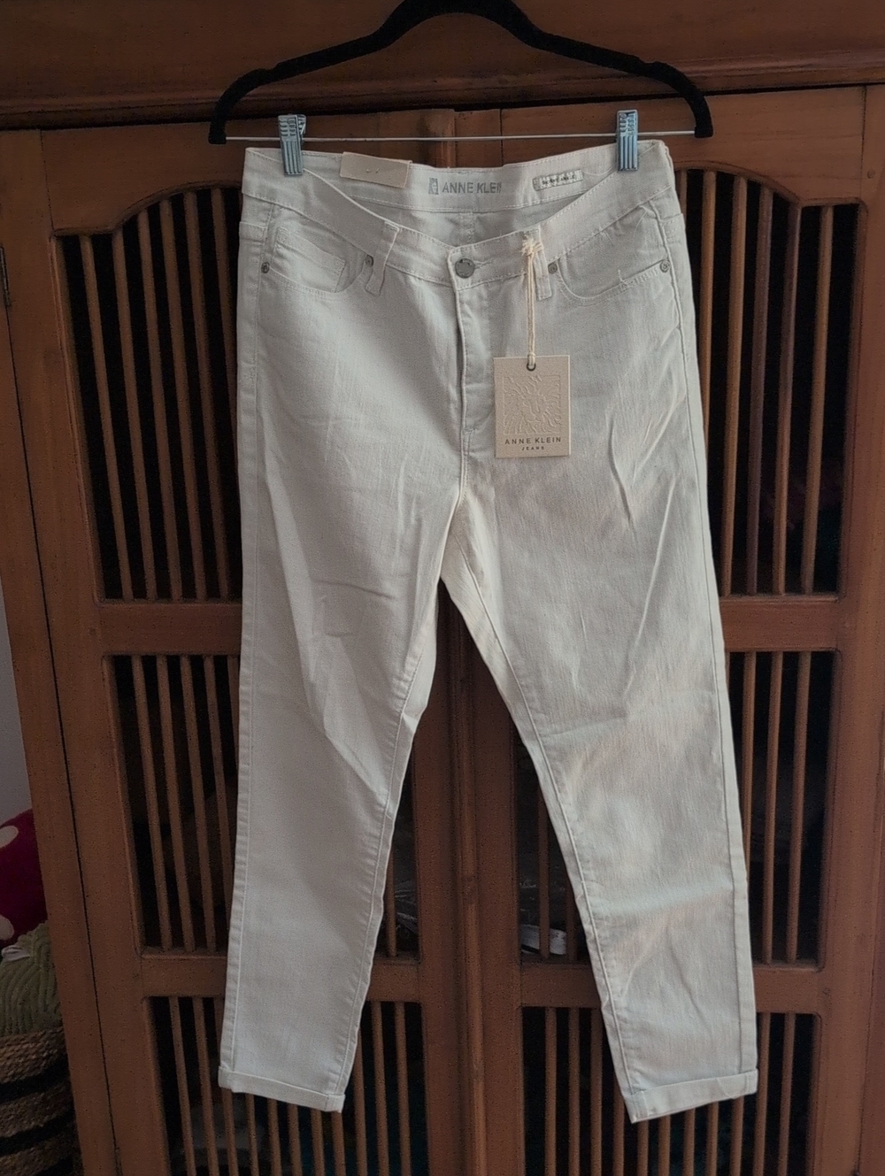 Anne Klein Off-White Cropped Ankle Jeans